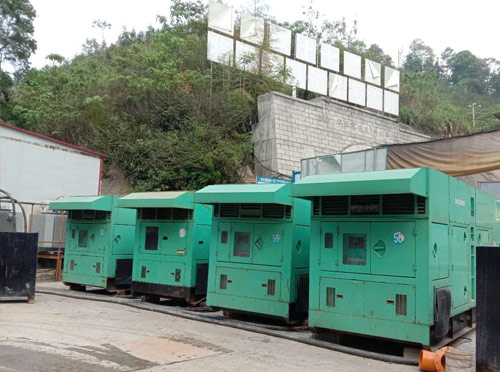 乐山先进的应急发电机系统中智能监测和控制系统如何确保电压稳定？