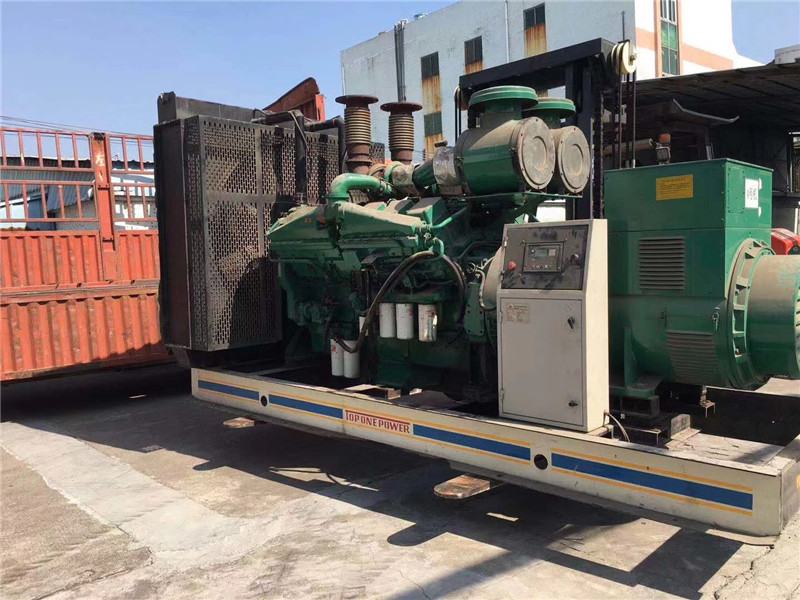 乐山如何判断柴油发电机组的机油温度是否达到了合适的预热温度？